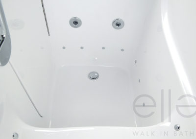 4 low threshold walk in tub-600